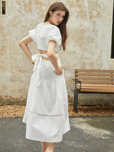 Frenchy – Midikleid mit Puffärmeln und Knoten